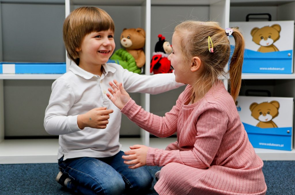 TE children in pairs 2